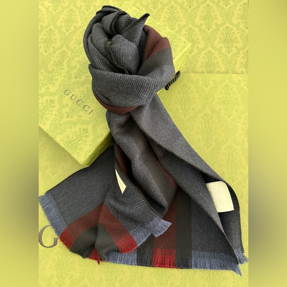 New GUCCI WOOL SCARF/SHAWL💙❤️